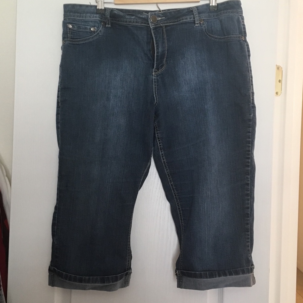 AVENUE Size 20 Denim Capri